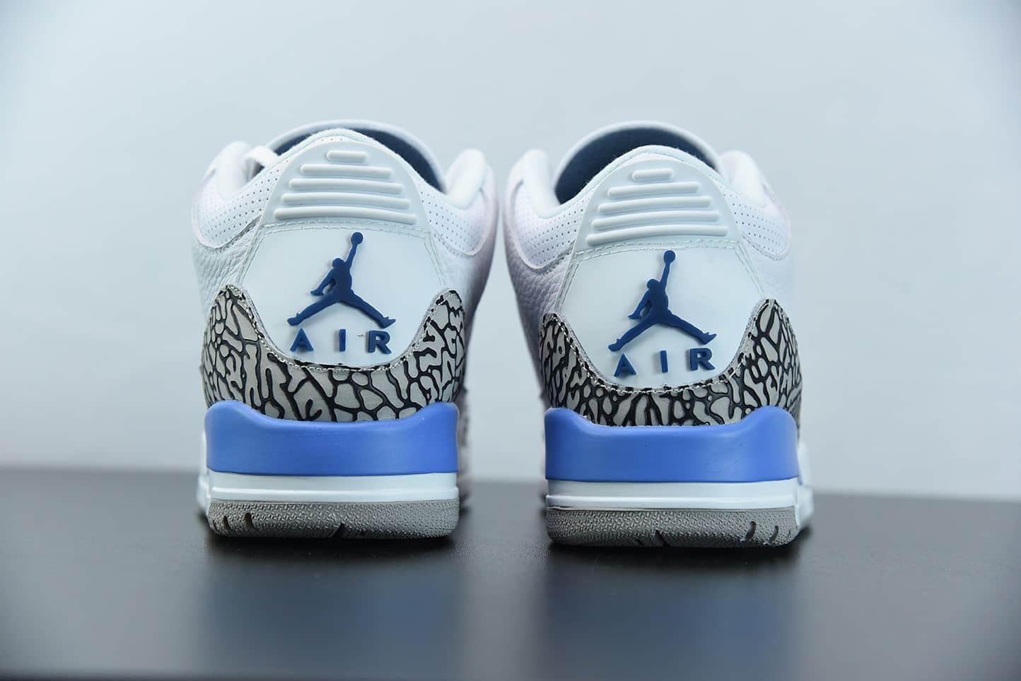 乔丹Air Jordan 3 “UNC” 北卡蓝配色白爆蓝裂纹文化篮球鞋纯原版本 货号：CT8532-104