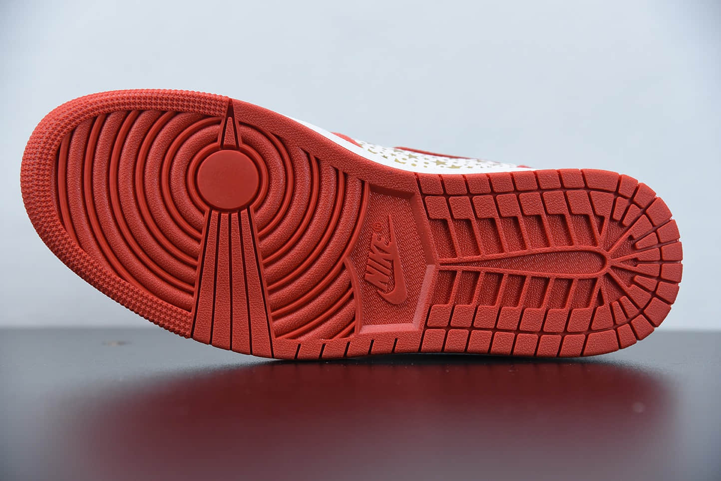 乔丹Supreme x AirJordan Retro红色星星复古高帮篮球鞋纯原版本 货号：555088-600