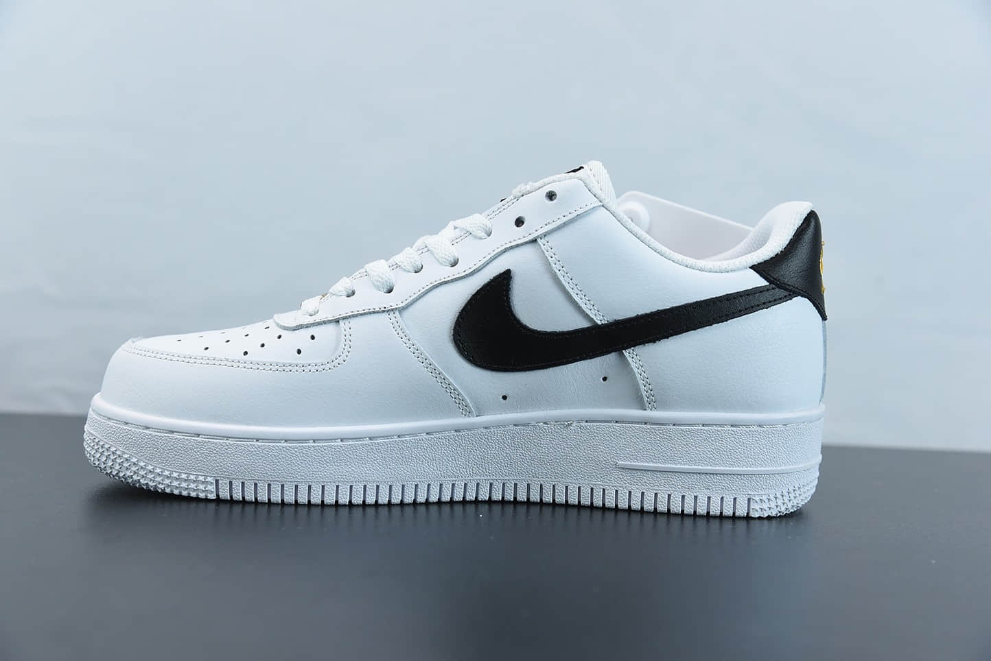 耐克Nike Air Force 1 Low 黑白金配色空军一号低帮休闲板鞋纯原版本 货号：CZ0270-102