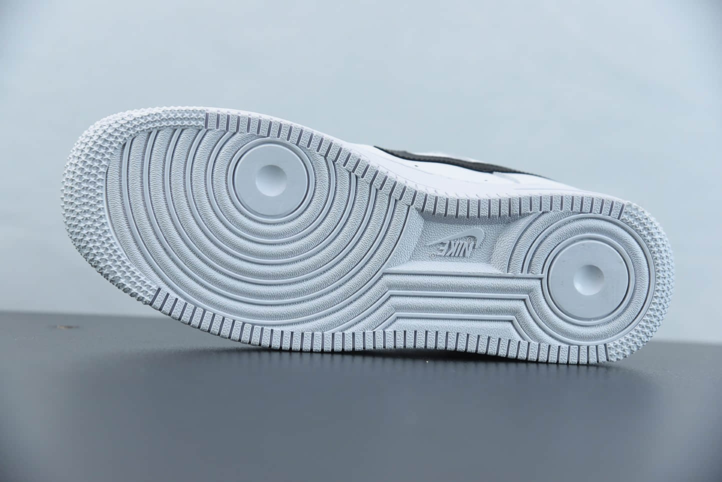 耐克Nike Air Force 1 Low 黑白金配色空军一号低帮休闲板鞋纯原版本 货号：CZ0270-102