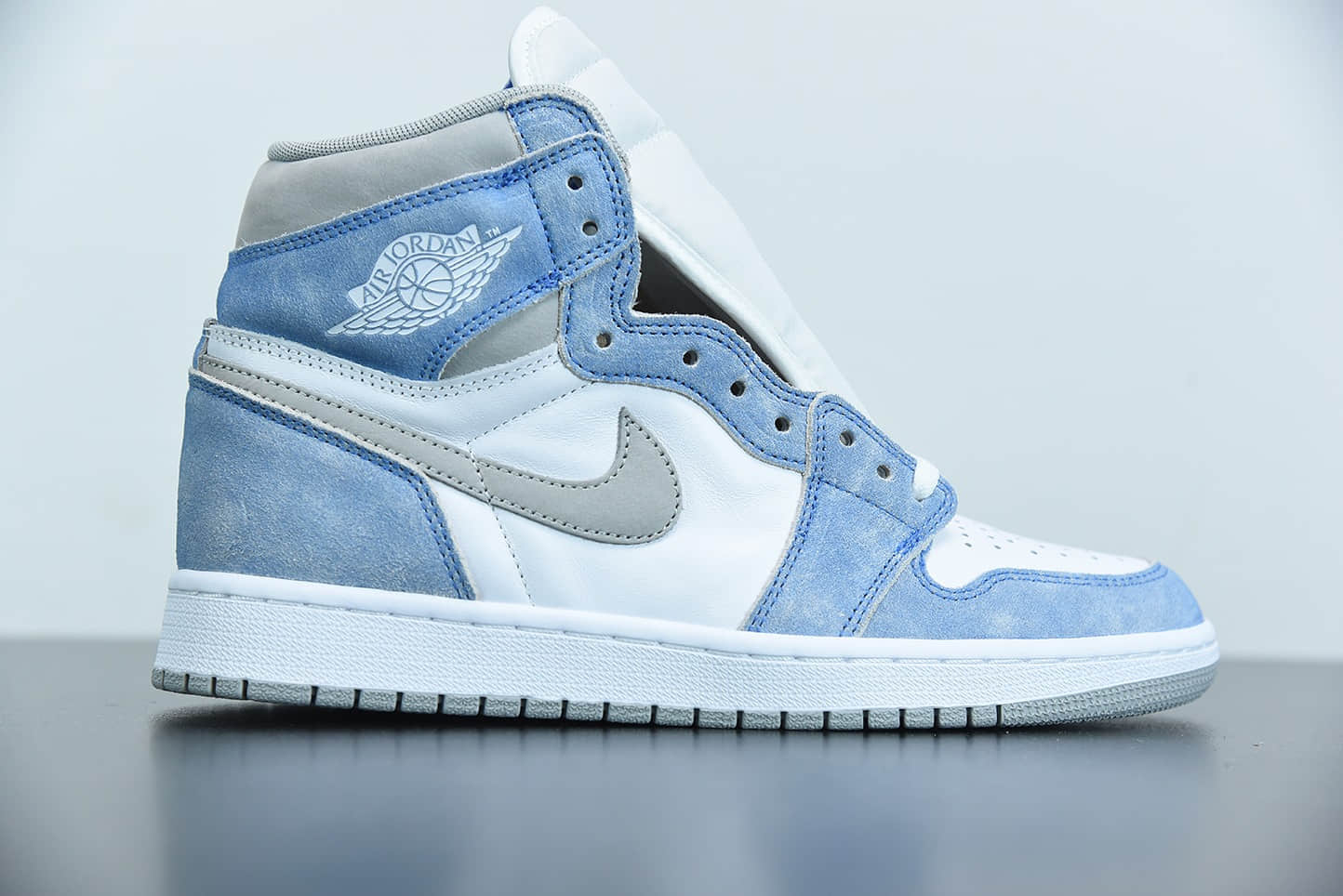 乔丹Air Jordan 1 Hyper Royal水洗北卡蓝高帮篮球鞋纯原版本 货号： 555088-402