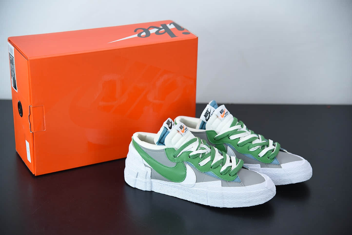 耐克Sacai x Nk Blazer Low 耐克全新联名开拓者白灰绿解构低帮休闲板鞋纯原版本 货号：DD1877-001