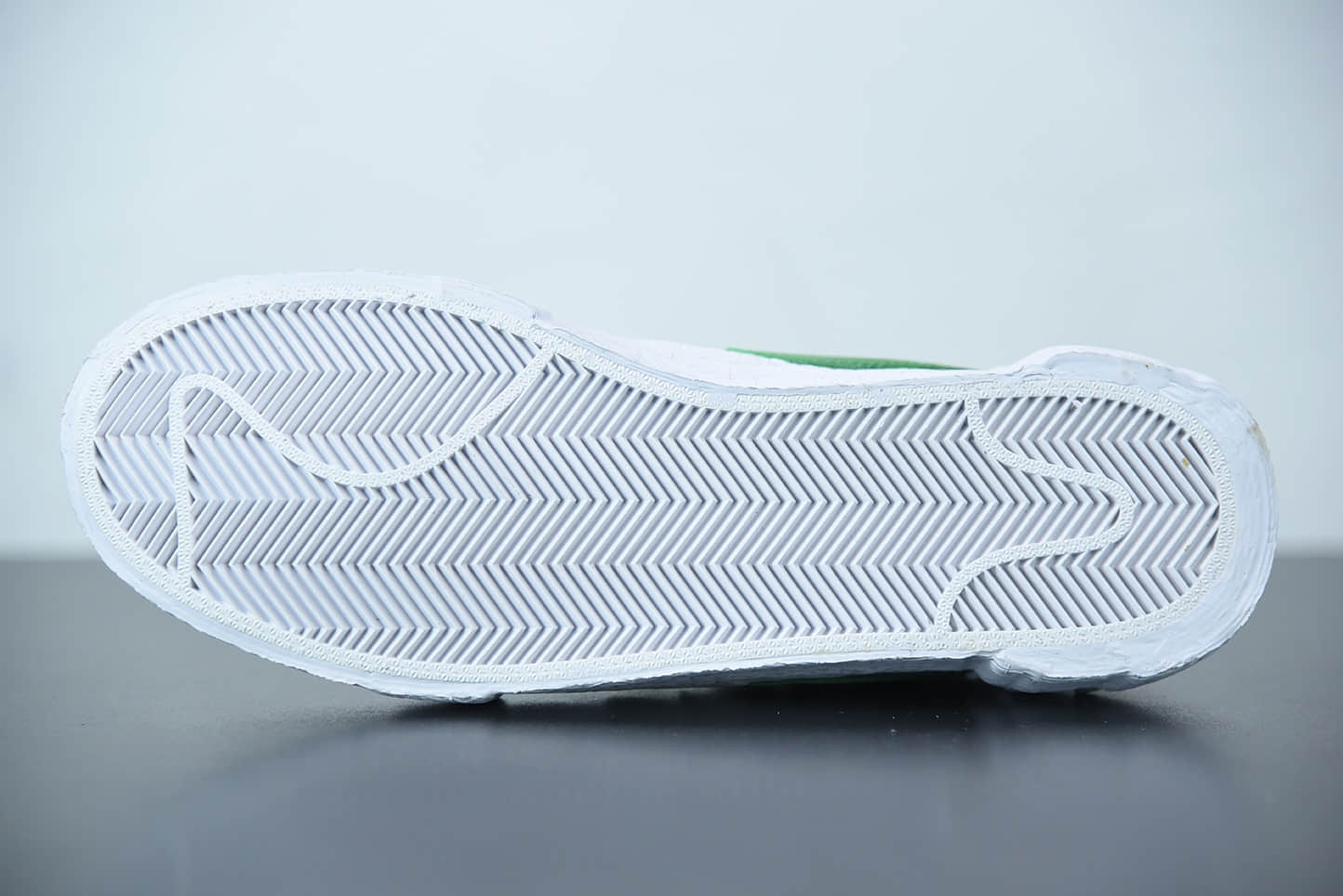 耐克Sacai x Nk Blazer Low 耐克全新联名开拓者白灰绿解构低帮休闲板鞋纯原版本 货号：DD1877-001