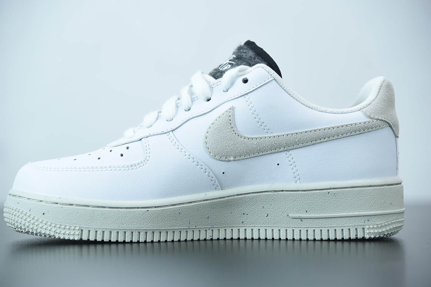 耐克 Nike Air Force 1'07 SE 空军一号白黑灰镂空勾低帮经典板鞋纯原版本 货号：DA6682-100