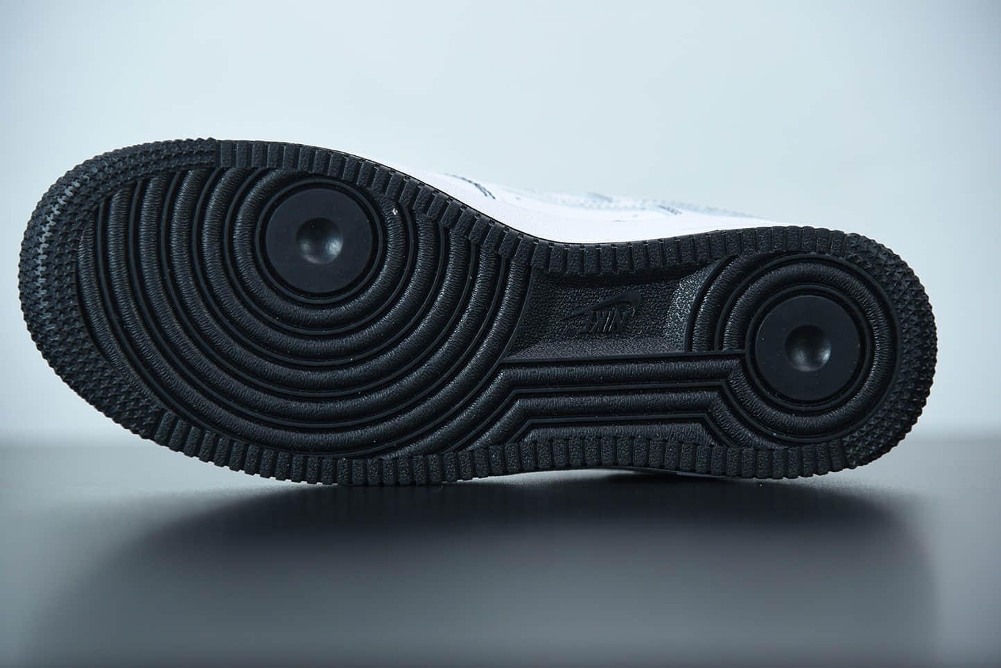 耐克 Nike Air Force 1 Low黑白线条空军一号低帮百搭休闲运动板鞋纯原版本 货号：CW1575-104