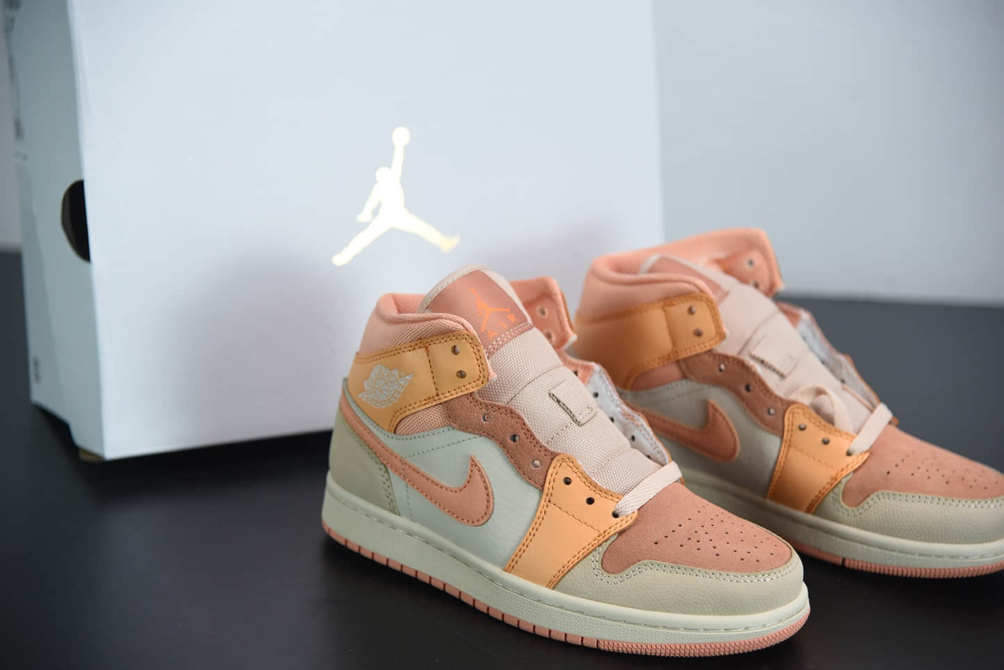 乔丹Air Jordan 1 Mid  Apricot Orange  杏橙色中帮文化篮球鞋纯原版本 货号：DH4270-800