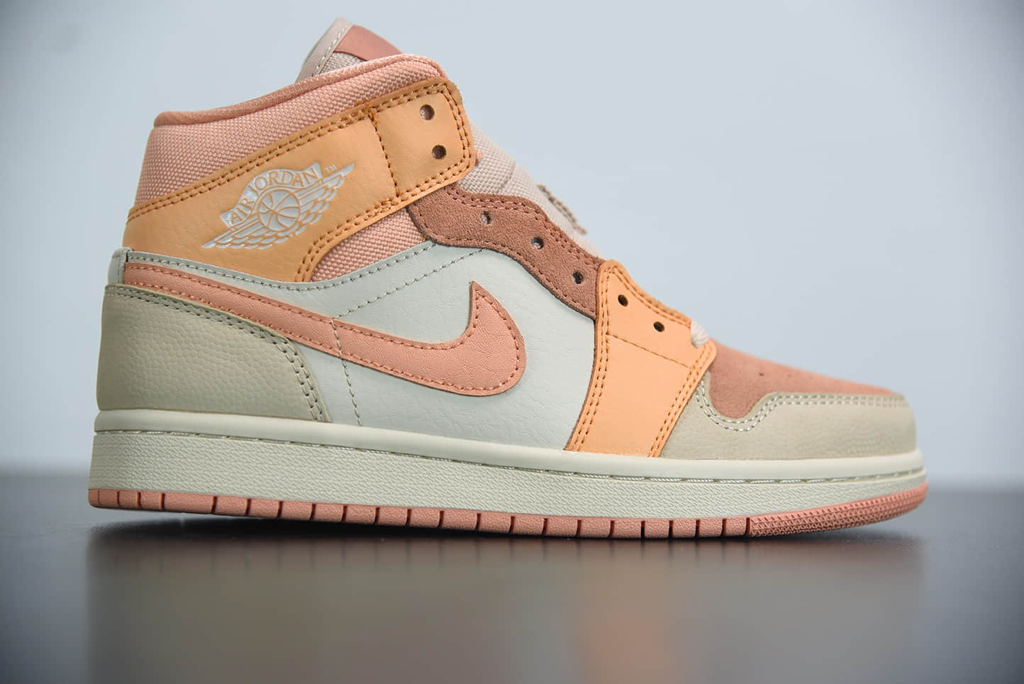 乔丹Air Jordan 1 Mid  Apricot Orange  杏橙色中帮文化篮球鞋纯原版本 货号：DH4270-800