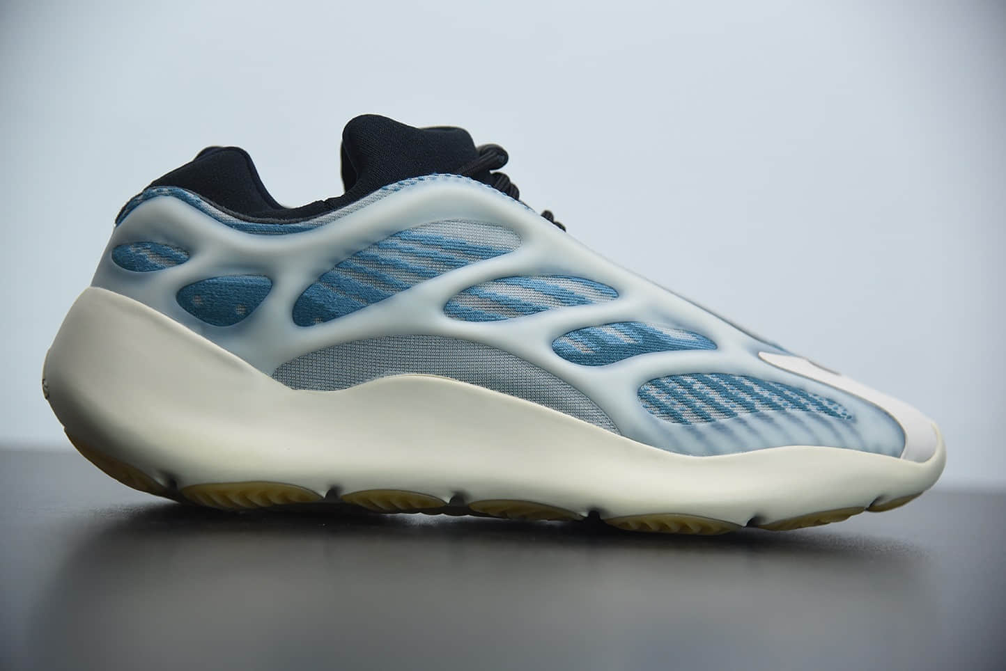 阿迪达斯YEEZY 700 V3 Kyanite蓝晶石低帮复古休闲运动穿搭慢跑鞋纯原版本 货号：GY0260