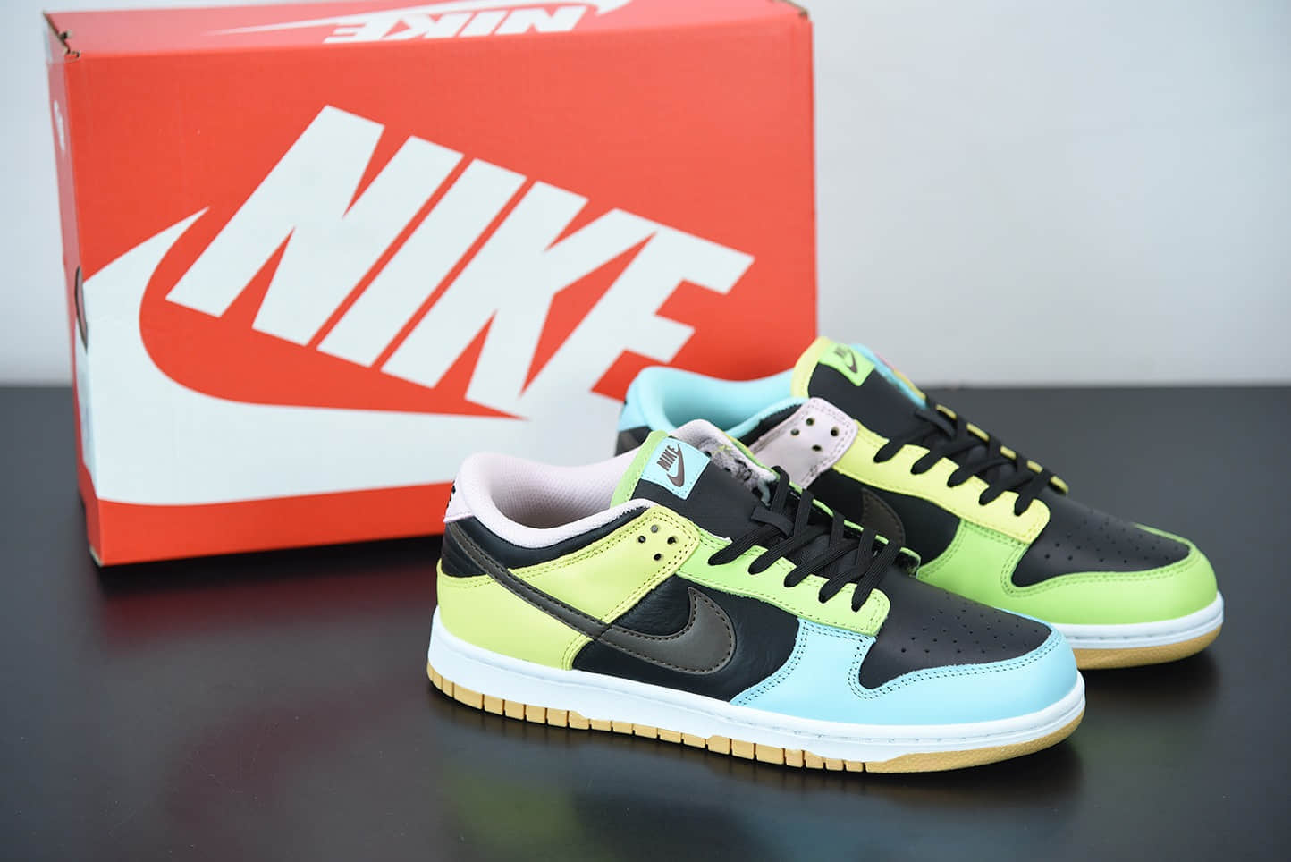 耐克 Nike SB DUNK Low “Free 99”系列白浅巧克力色罗马绿色多彩拼接休闲板鞋纯原版本 货号：DH0952-001