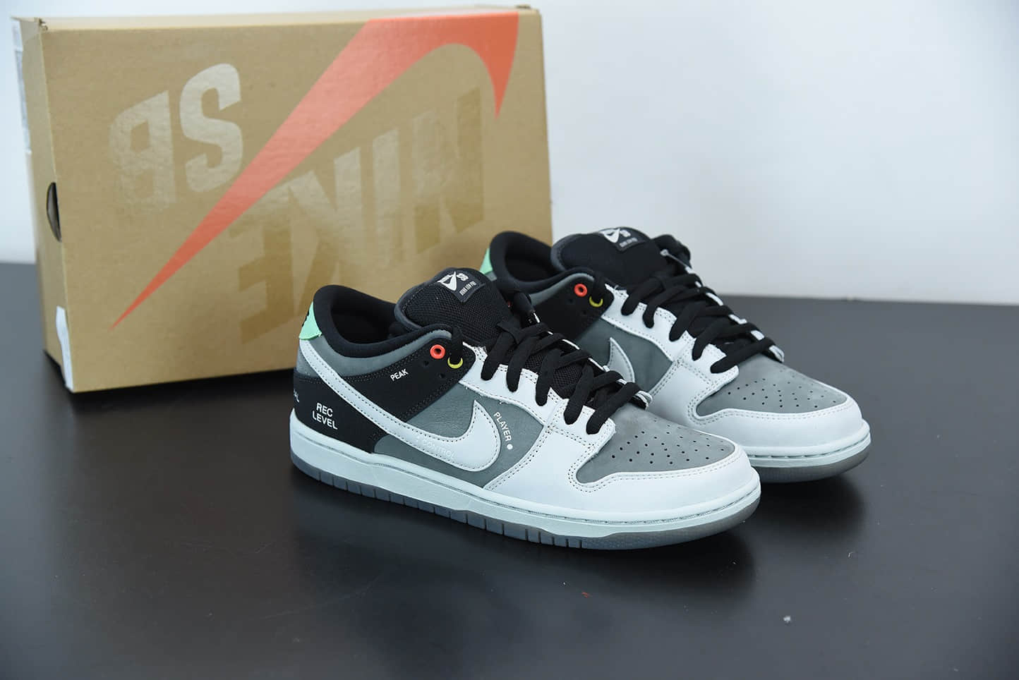 耐克Nike Dunk SB VX1000 摄相机联名黑灰板鞋纯原版本 货号：CV1659-001