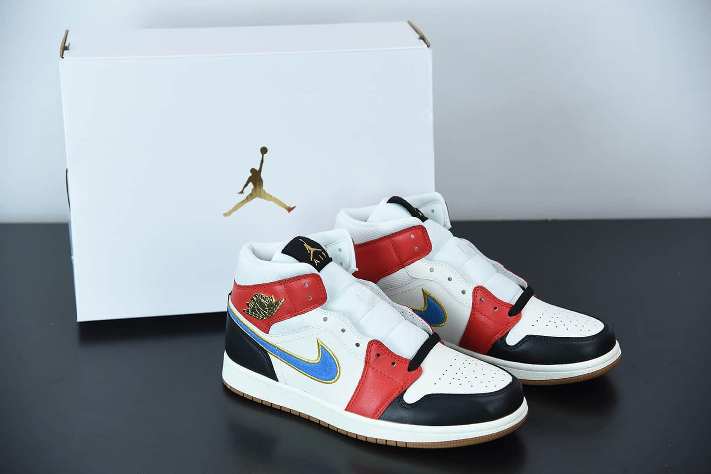 乔丹Air Jordan 1 Mid 黑白红灯芯绒蓝勾中帮休闲板鞋纯原版本 货号：DC1426-100