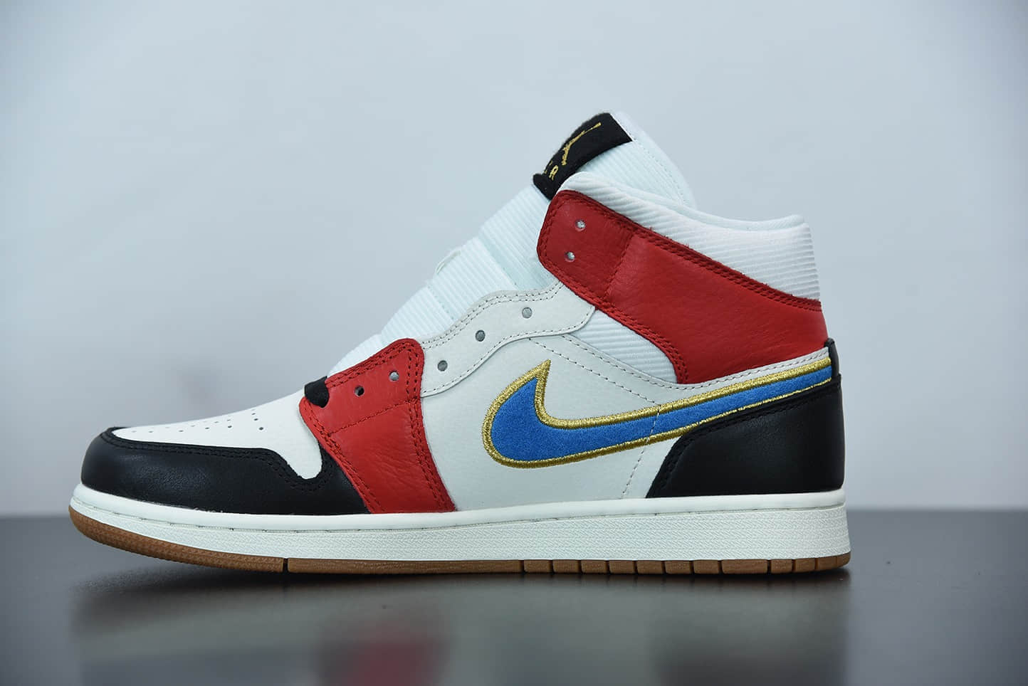 乔丹Air Jordan 1 Mid 黑白红灯芯绒蓝勾中帮休闲板鞋纯原版本 货号：DC1426-100