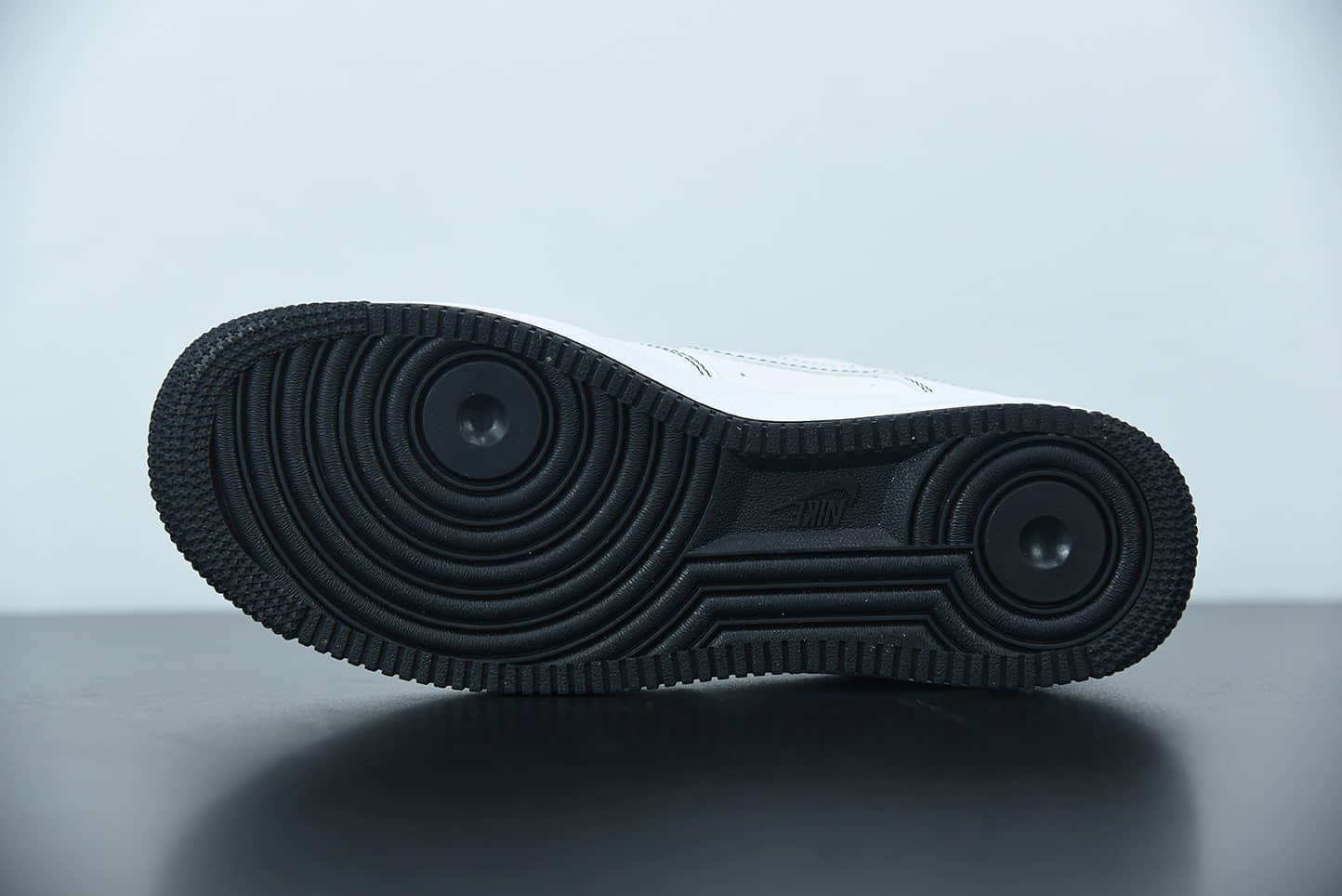 耐克 Nike Air Force 1 '07 黑白反光缝线空军一号低帮经典板鞋纯原版本 货号：CN2896-104