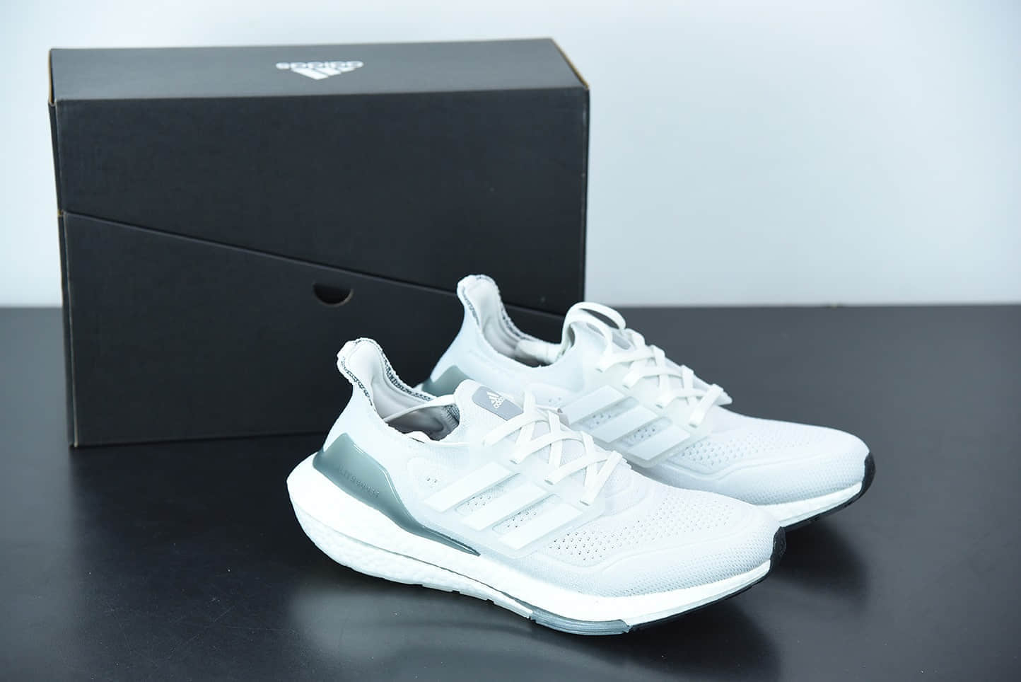 阿迪达斯 Adidas ultra boost 2021系列白灰配色袜套式针织鞋面休闲运动慢跑鞋纯原版本 货号：FY0383