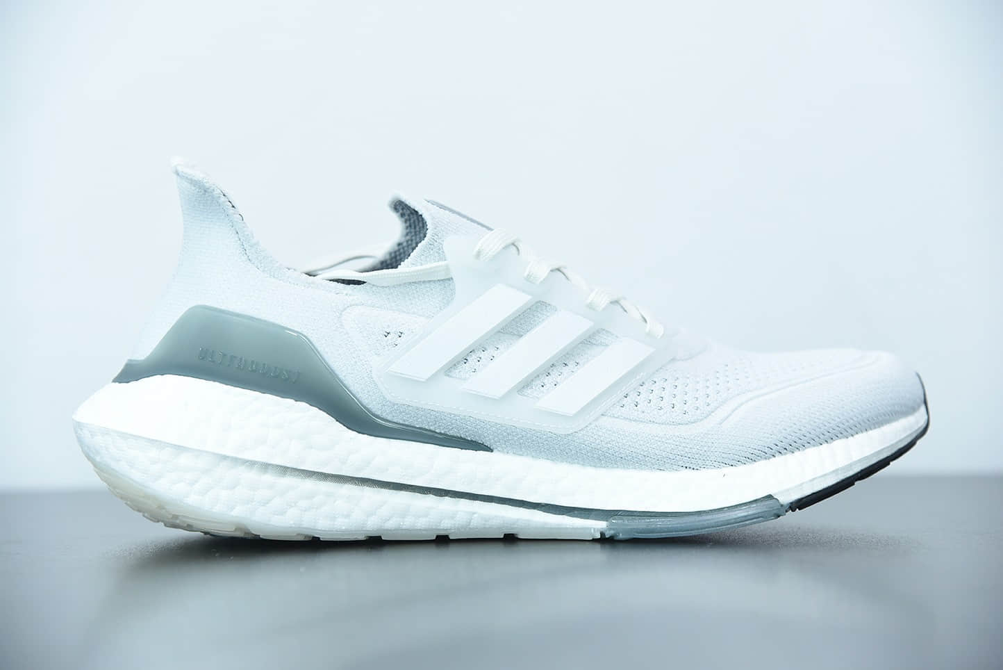 阿迪达斯 Adidas ultra boost 2021系列白灰配色袜套式针织鞋面休闲运动慢跑鞋纯原版本 货号：FY0383