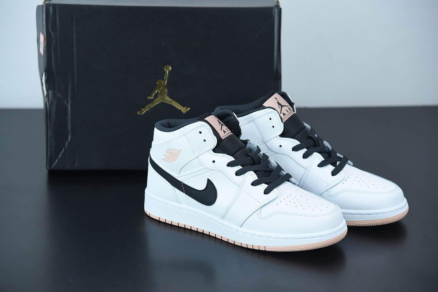 乔丹Air Jordan 1 Mid 白粉色中帮百搭休闲运动板鞋纯原版本 货号：554725-180