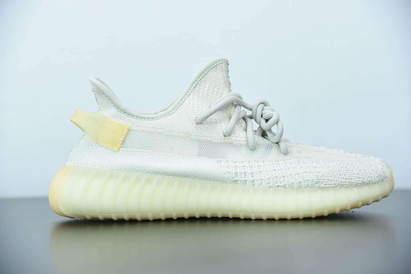 阿迪达斯Adidas Yeezy 350 Boost V2全新镂空温变北极光配色休闲运动慢跑鞋纯原版本 货号：GY3438