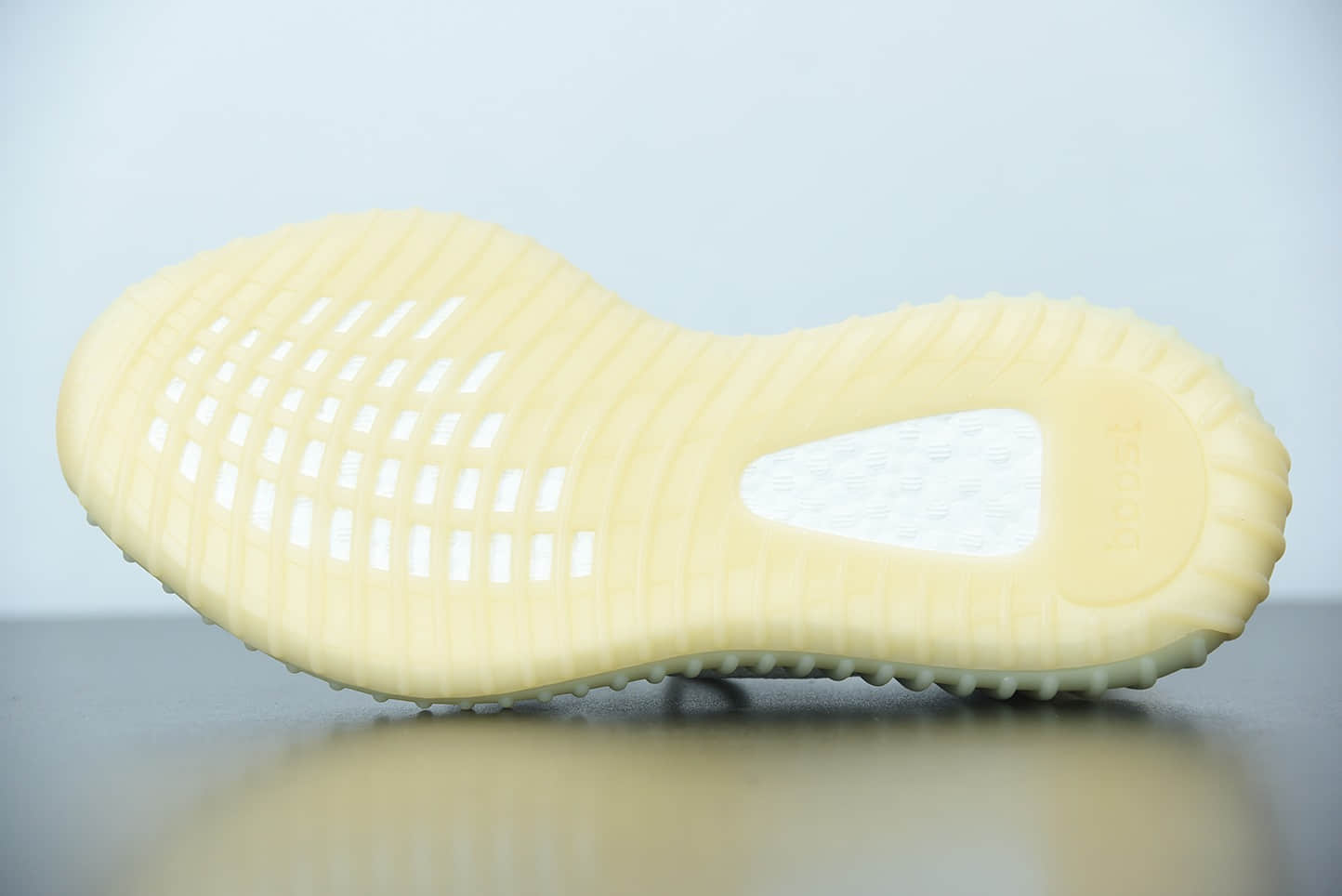 阿迪达斯Adidas Yeezy 350 Boost V2全新镂空温变北极光配色休闲运动慢跑鞋纯原版本 货号：GY3438