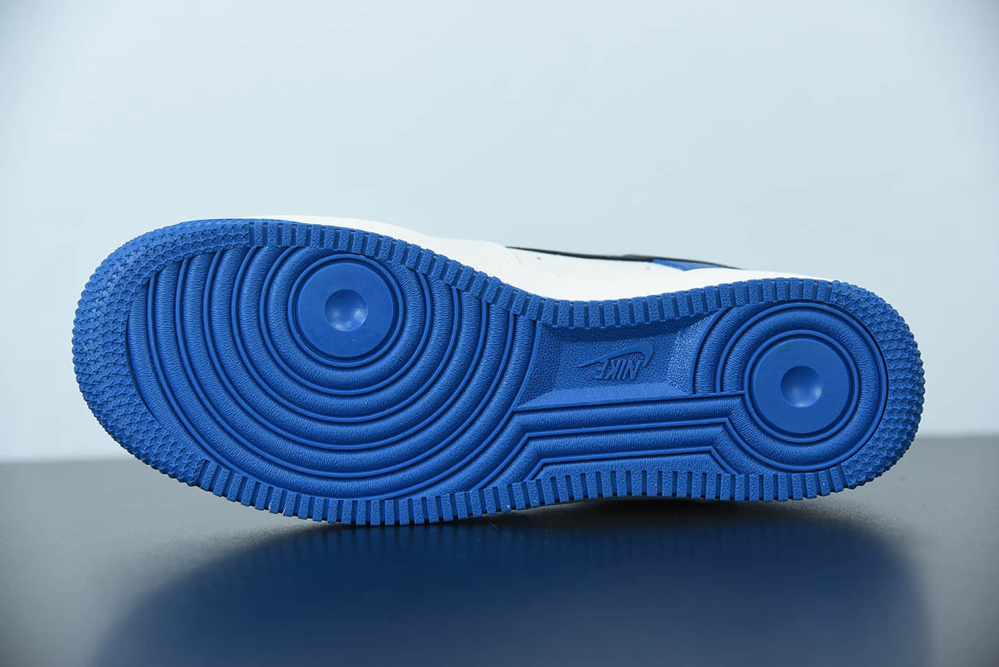 耐克 Nike Air Force 1 Mid ‘07 倒勾限定官方同步经典中帮板鞋纯原版本 货号：HG1136-022