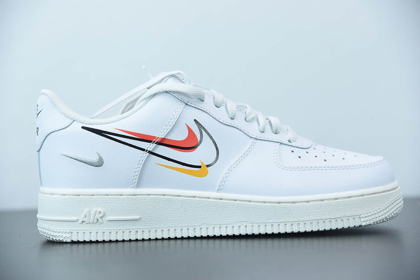 耐克Nike Air Force 1 LowMulti Swoosh白多彩勾全白鞋面空军一号低帮百搭休闲运动板鞋纯原版本 货号：DM9096-100