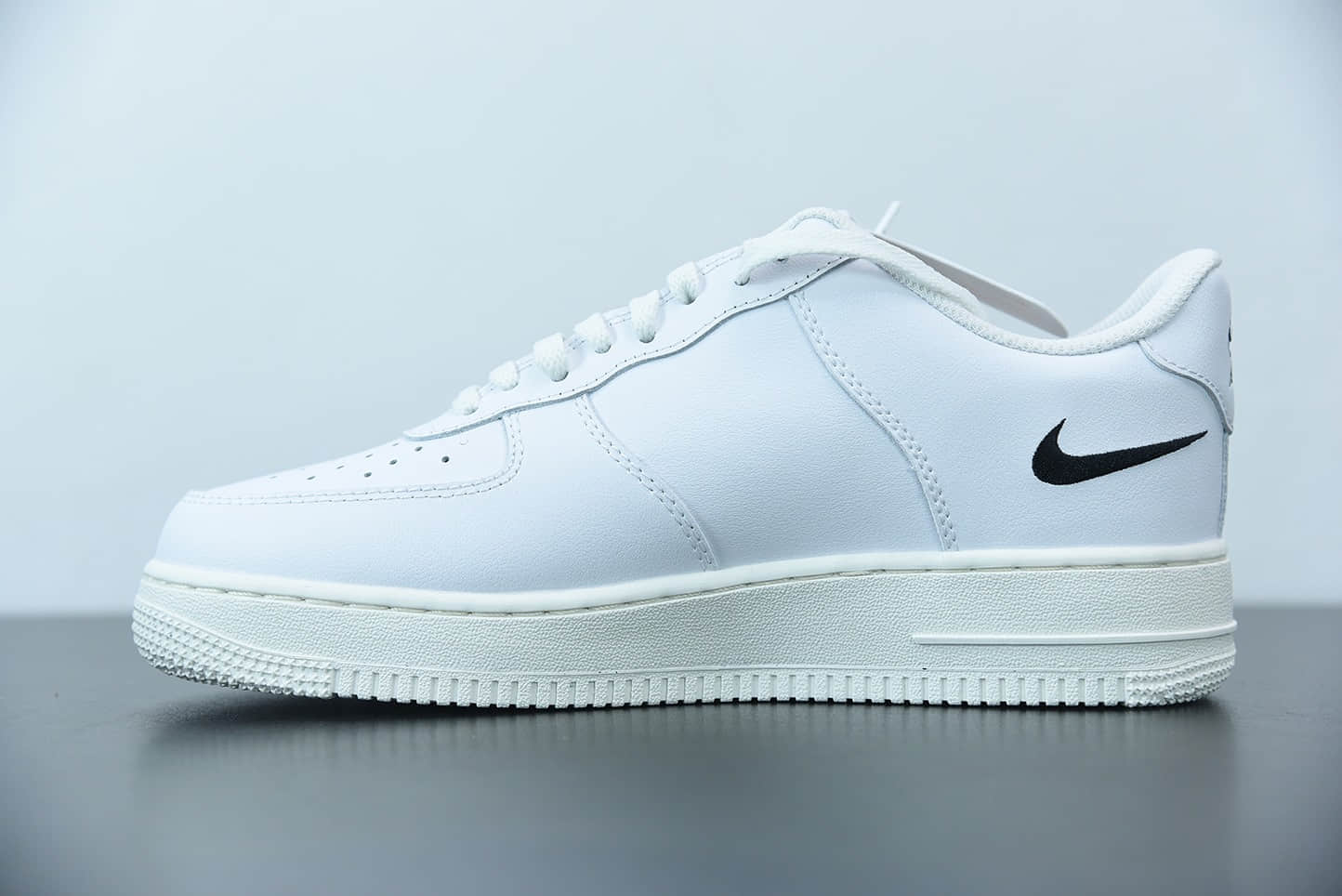 耐克Nike Air Force 1 LowMulti Swoosh白多彩勾全白鞋面空军一号低帮百搭休闲运动板鞋纯原版本 货号：DM9096-100