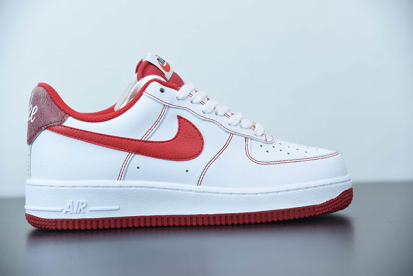 耐克 NIKE AIR FORCE 1'07 白红缝线空军一号低帮休闲板鞋纯原版本 货号：DA8478-101