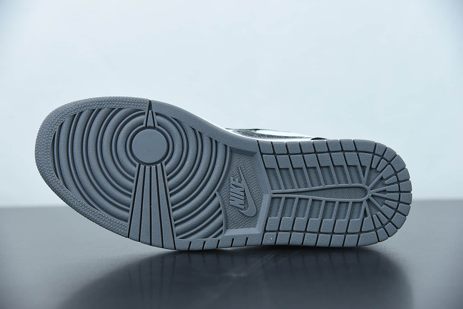 乔丹Air Jordan 1 Retro LowBlack Infrared黑白红深灰帆布钩子低帮经典复古文化休闲运动篮球鞋纯原版本 货号：553558-029