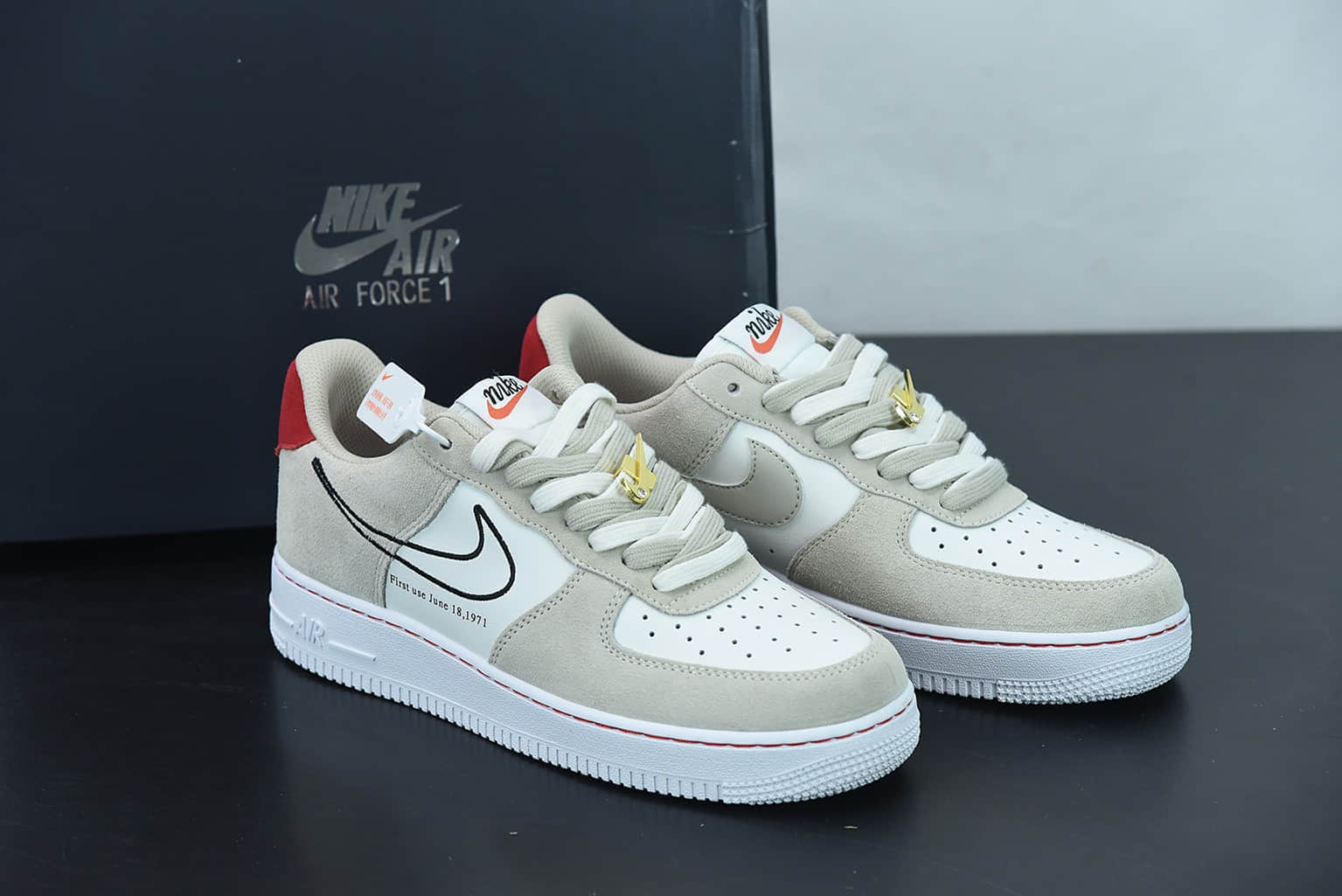 耐克 Nike Air Force 1 Low 拼接勾空军一号低帮百搭休闲运动板鞋纯原版本 货号：DB3597-100