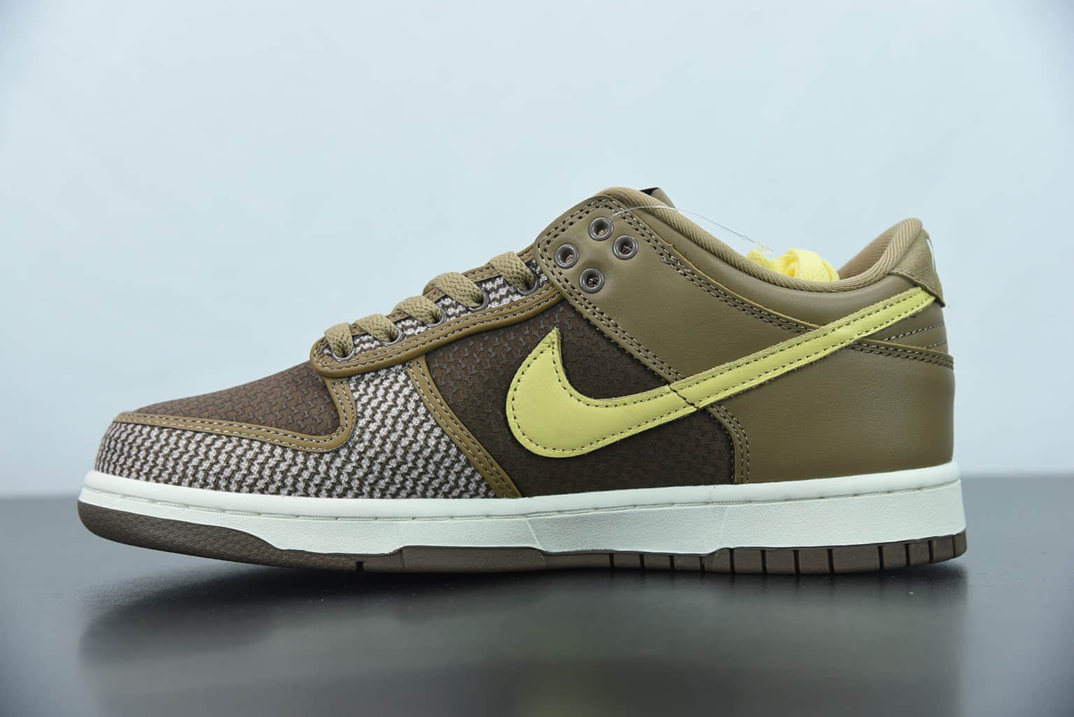 耐克 Nike Undefeated x NK Dunk Low  Inside Out  五道杠棕黄不败联名低帮运动休闲板鞋纯原版本 货号：DH3061-200