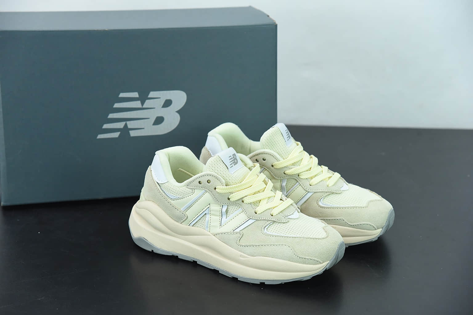 新百伦 New Balance M5740系列米白黄配色复古老爹风休闲运动慢跑鞋纯原版本 货号：W5740CE