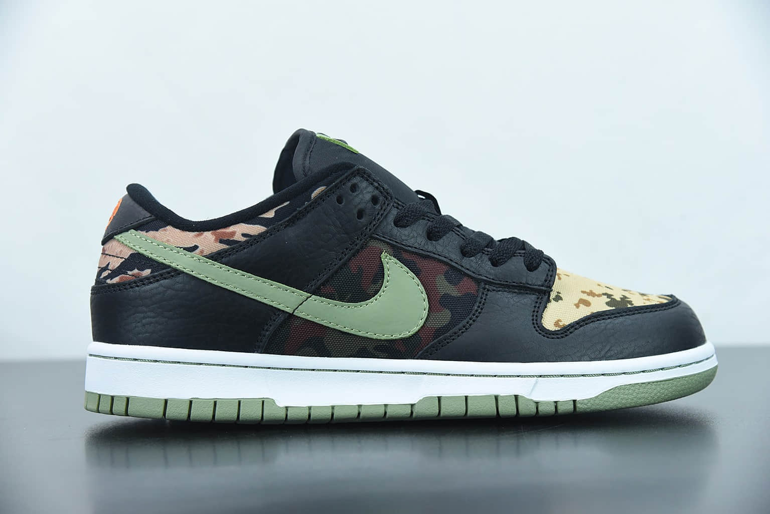 耐克 Nike SB Dunk Low “Black Multi-Camo” 迷彩不对称鸳鸯黑迷彩低帮运动休闲板鞋纯原版本 货号：DH0957-001