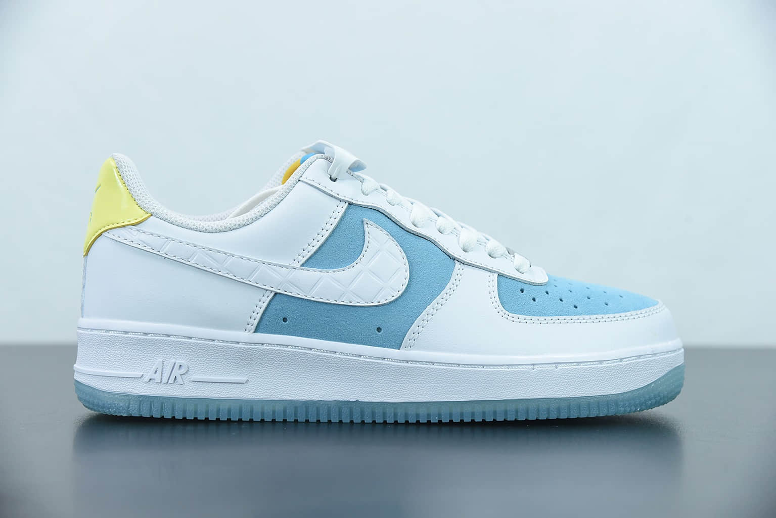 耐克 Nike Air Force 1 Low ’07 空军一号钻石联名低帮休闲板鞋纯原版本 货号：AA7687-400