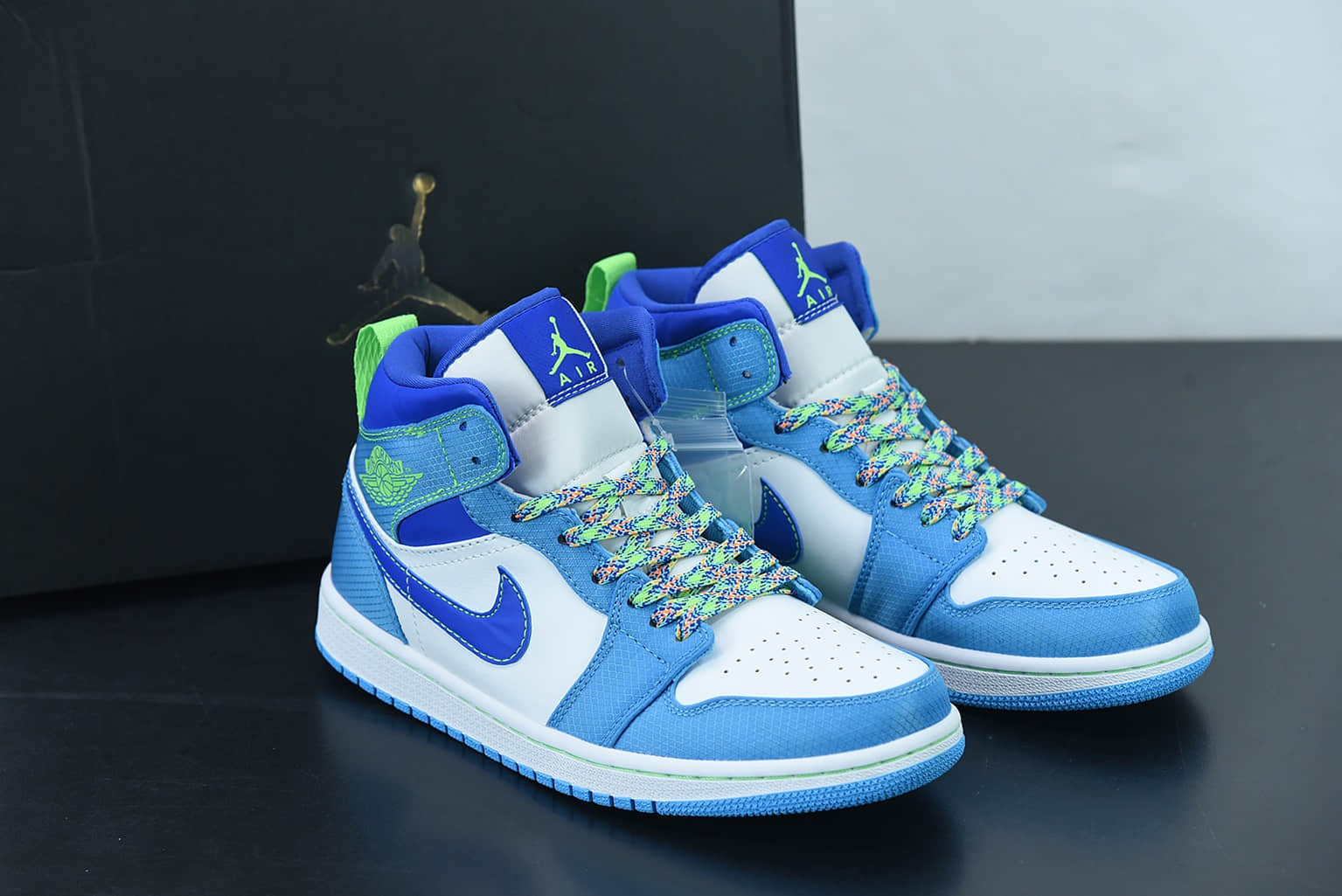 乔丹Air Jordan 1 Mid GS AJ1 蓝绿湖水绿中帮文化篮球鞋纯原版本 货号：DA8010 400