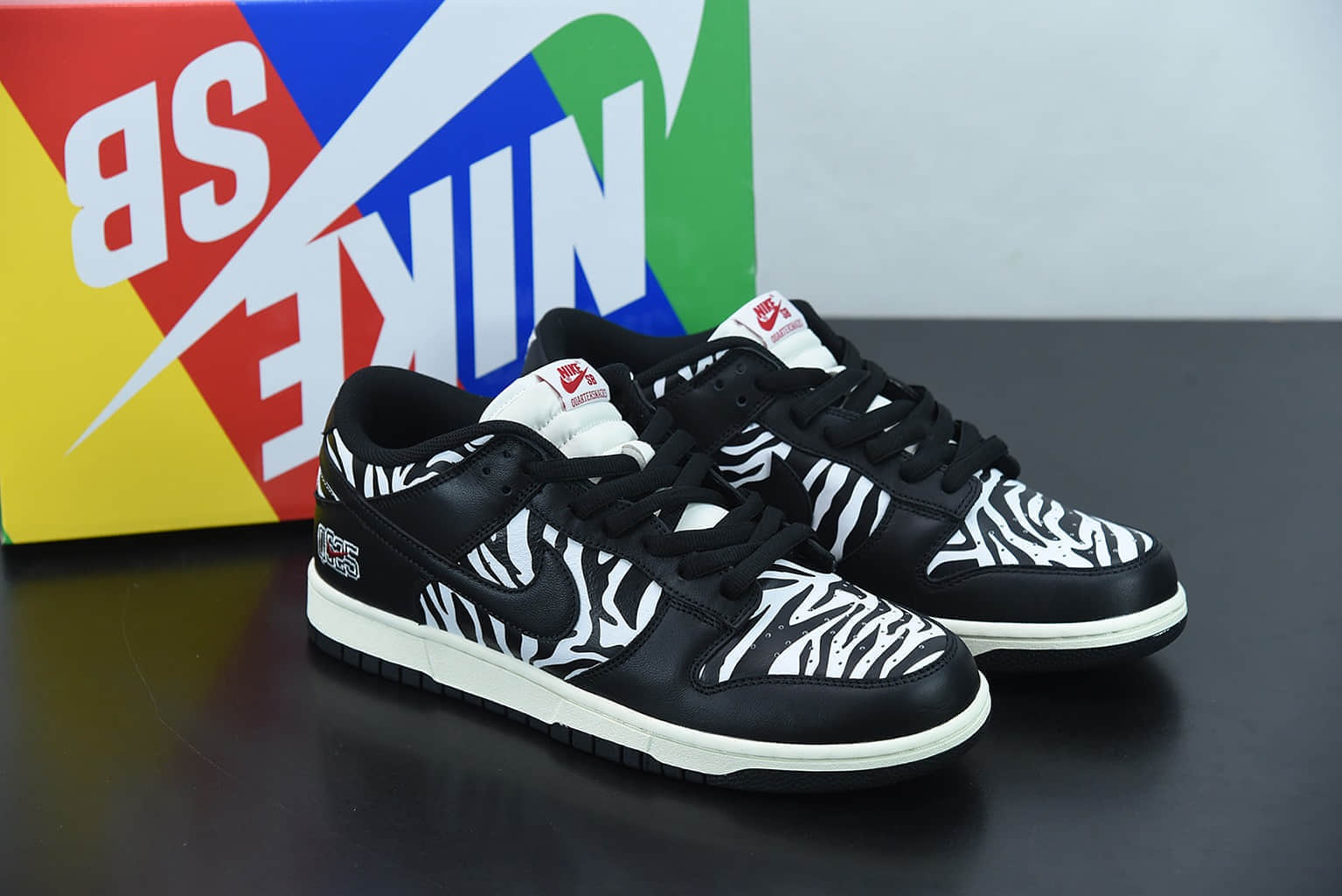 耐克Quartersnacks x Nike SB Dunk Low “Zebra” 黑白斑马联名款低帮运动休闲板鞋纯原版本 货号：DM3510-001