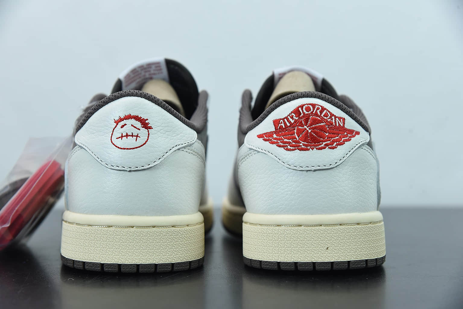 乔丹Travis Scott x Air Jordan 1 Low AJ1 乔丹1代白摩卡倒钩低帮篮球鞋TS联名纯原版本 货号：DM7866-162