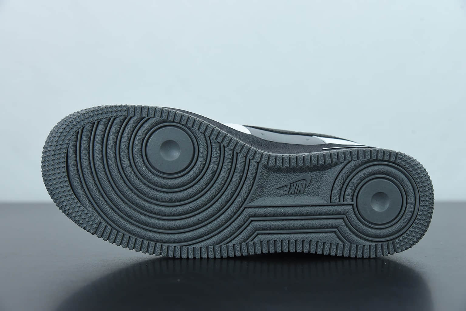 耐克 Nike Air Force 1 Low 黑白灰拼接空军一号低帮百搭休闲运动板鞋纯原版本 货号：553689-609