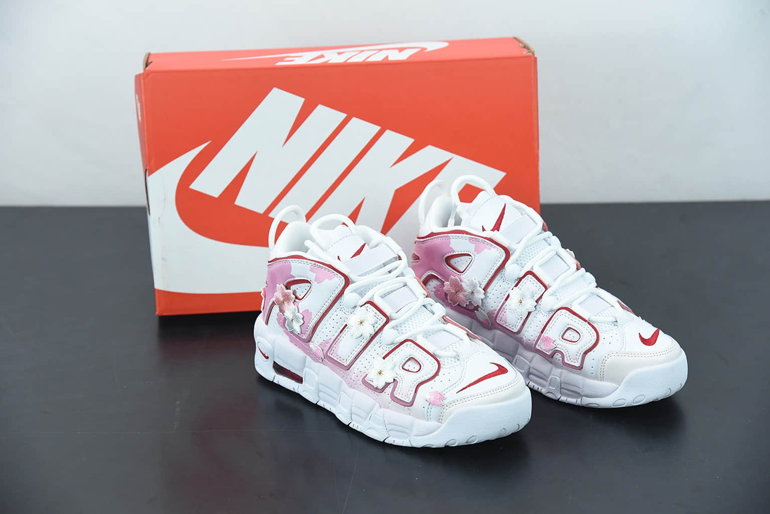 耐克 Nike Air More Uptempo'96 GSWhiteCherry blossoms皮蓬一代“白粉樱花花瓣文化篮球鞋纯原版本 货号：DJ5988-100