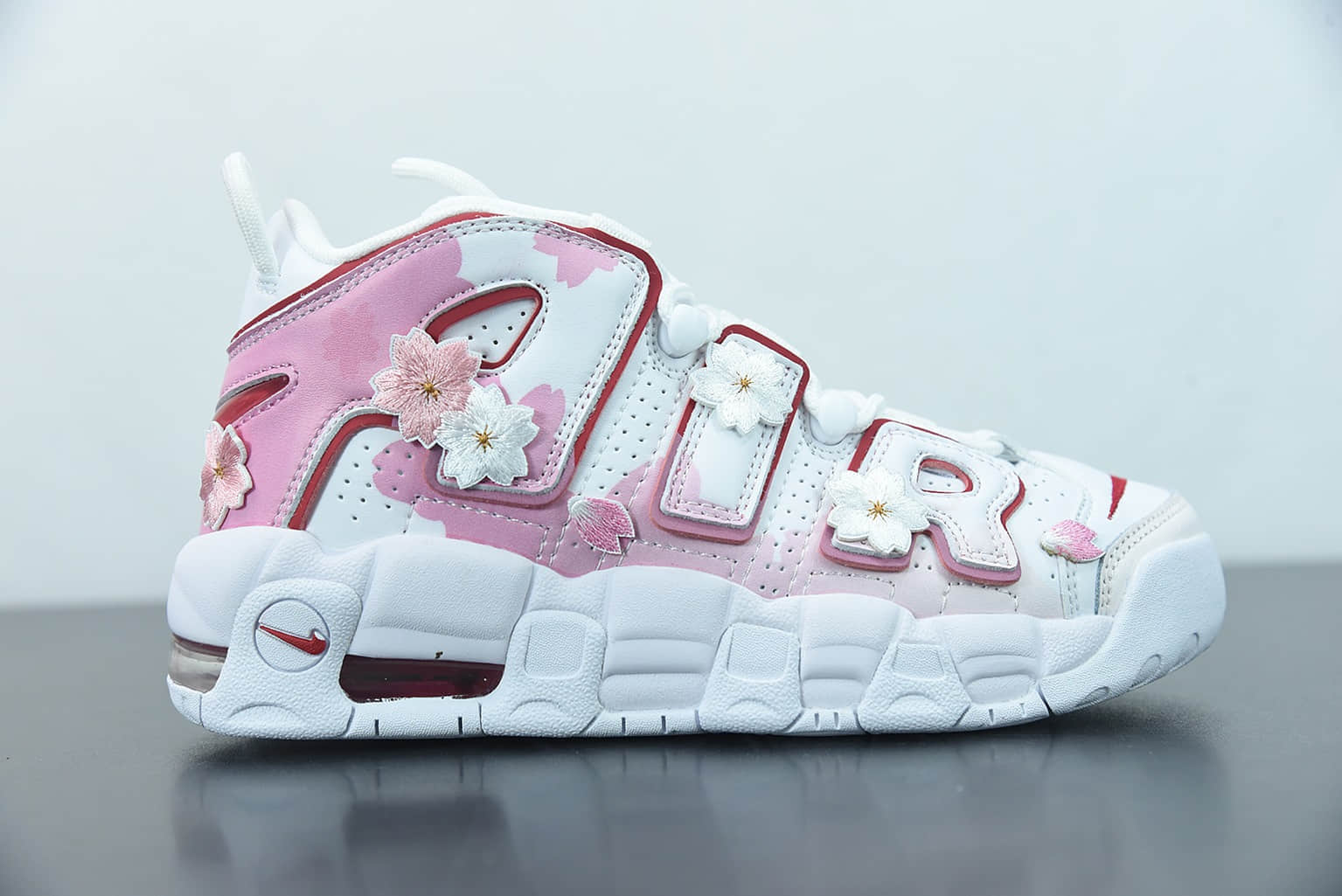 耐克 Nike Air More Uptempo'96 GSWhiteCherry blossoms皮蓬一代“白粉樱花花瓣文化篮球鞋纯原版本 货号：DJ5988-100