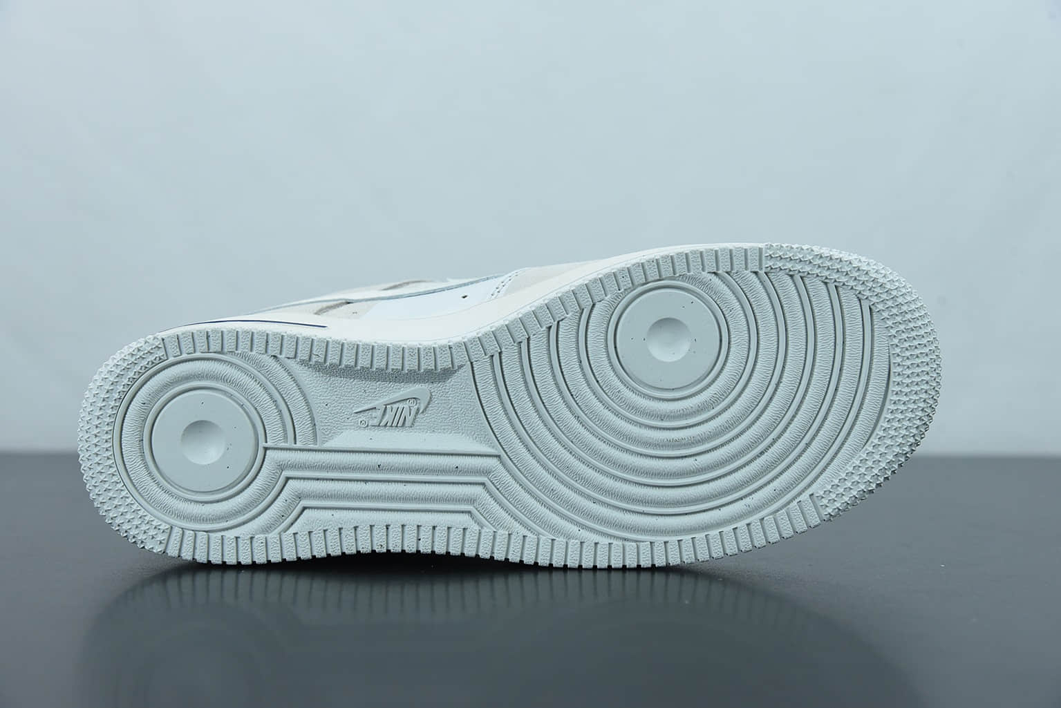耐克 Nike Air Force 1 Low NAI-KE 纪念款白灰色空军一号低帮休闲板鞋纯原版本 货号：DM8871-111