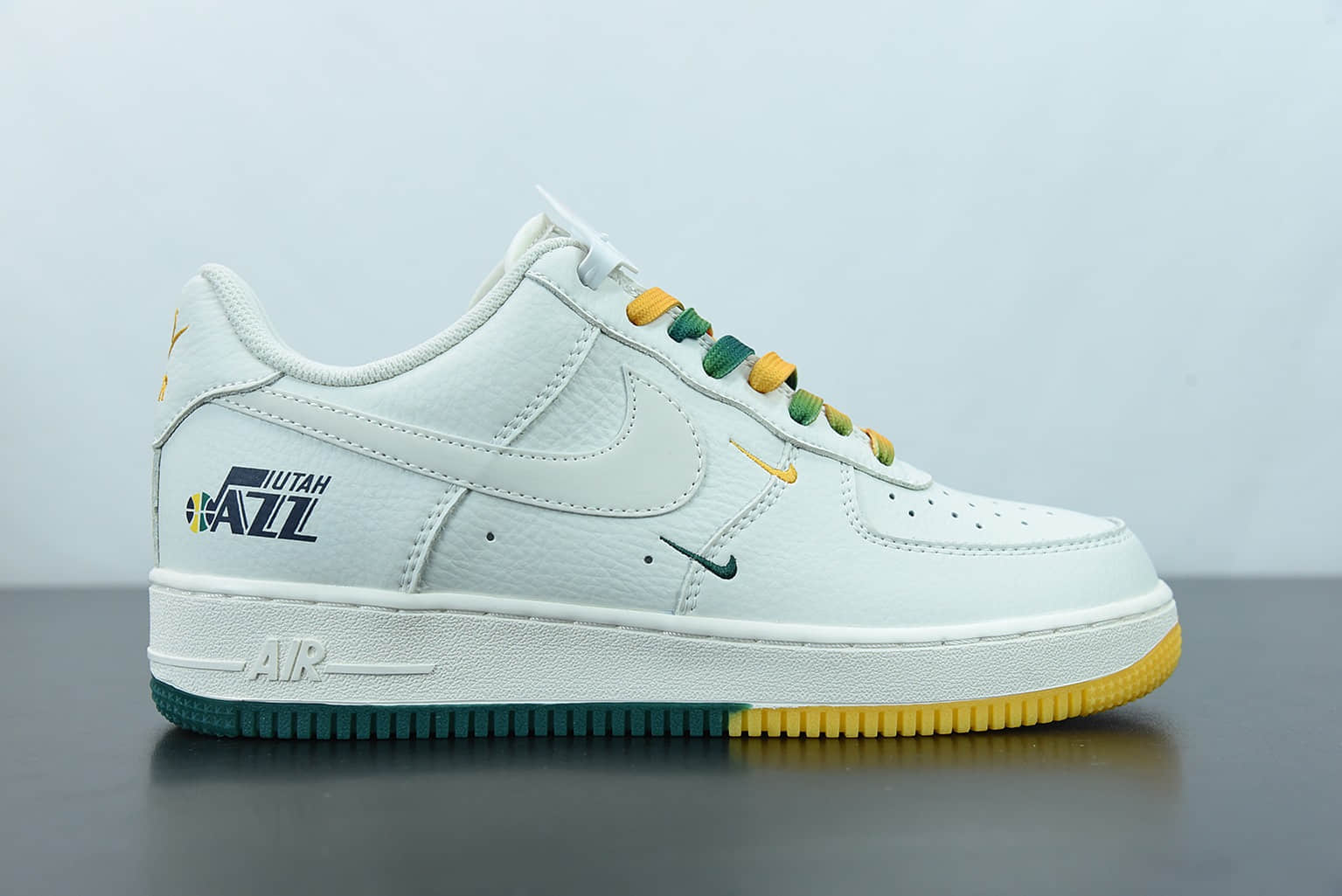 耐克 Nike Air Force 1 Low '07 “米黄绿”犹他爵士队城市限定低帮空军一号休闲板鞋纯原版本 货号：ZJ6695-303