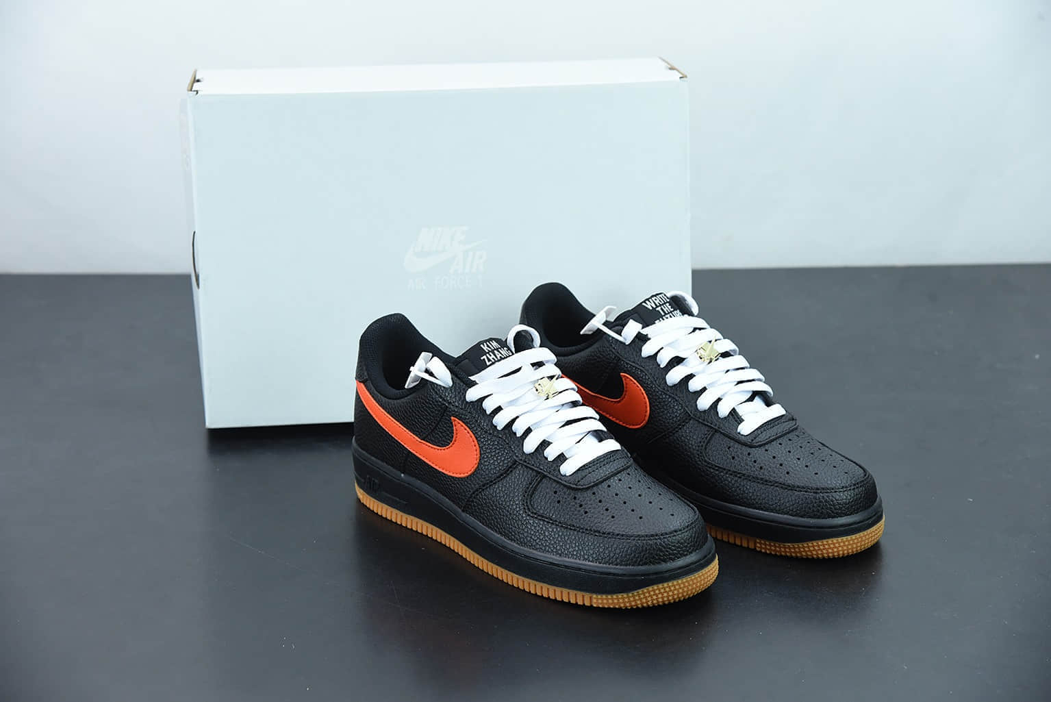 耐克 Nike Air Force 1'07 Low 生胶黑红空军一号荔枝纹低帮休闲板鞋纯原版本 货号：AA4082-001