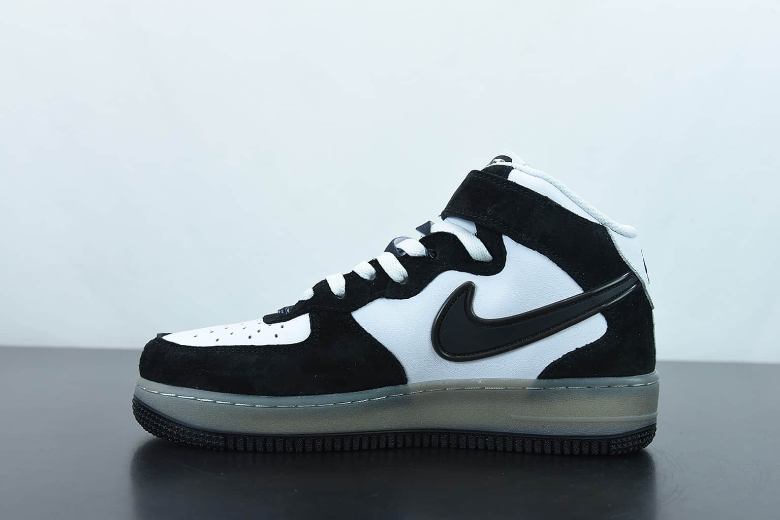 耐克 Nike Slam Jam x NIke Air Force 1'07 Mid黑白熊猫中帮生胶板鞋纯原版本 货号：BC9825-101