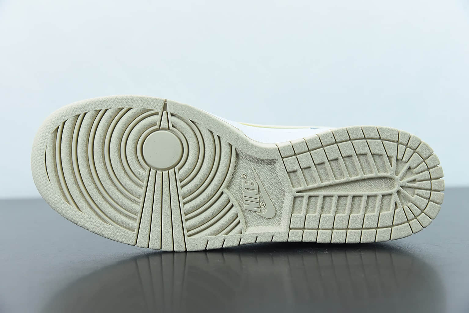 耐克Nike Wmns SB Dunk LowPearl White 珍珠白粉高街百搭休闲板鞋纯原版本 货号：DD1503-110