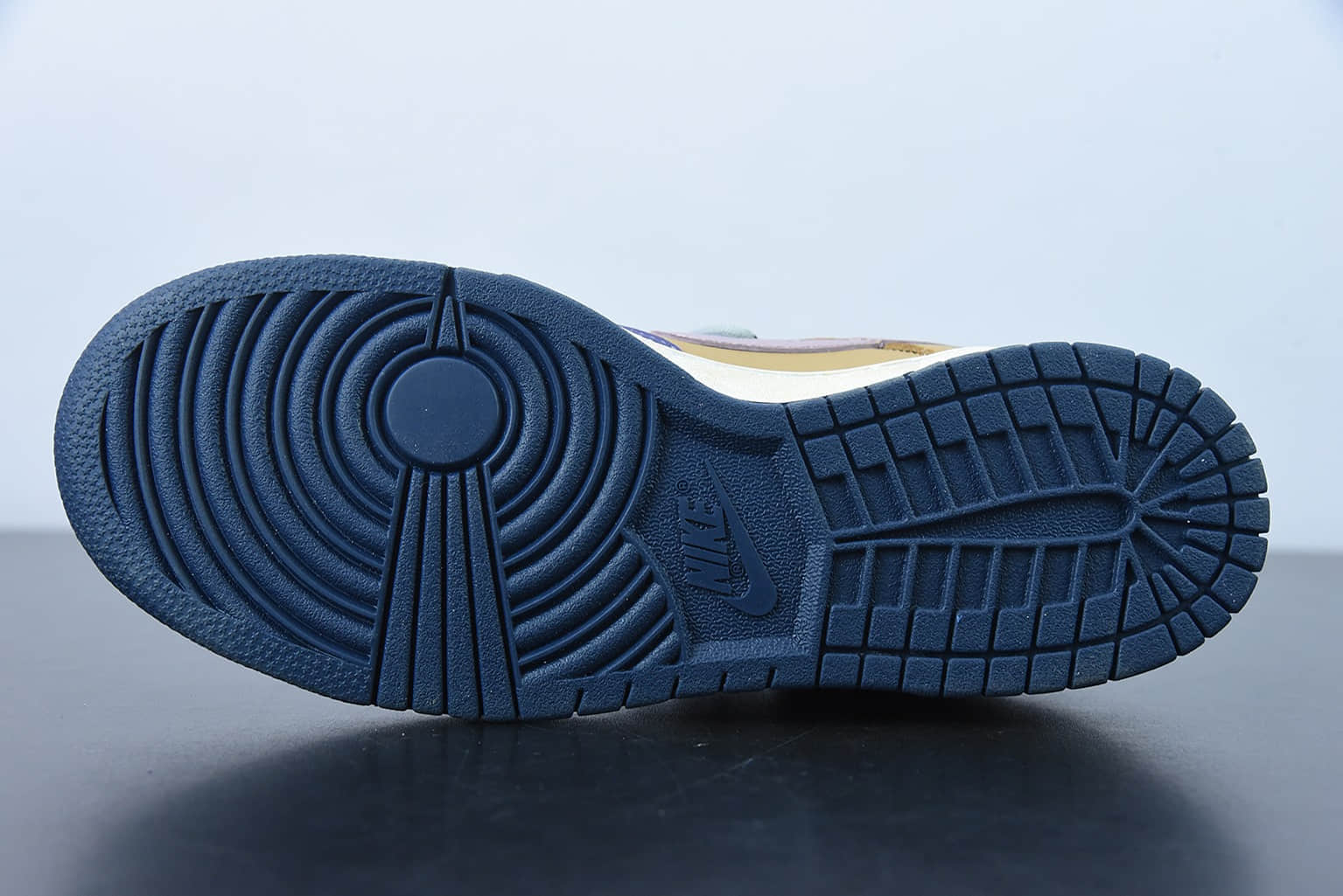 耐克 Nike Dunk Low “Retro”解构鞋带复古腰果花低帮棕色闪电紫滑板鞋纯原版本 货号：DD1391-700