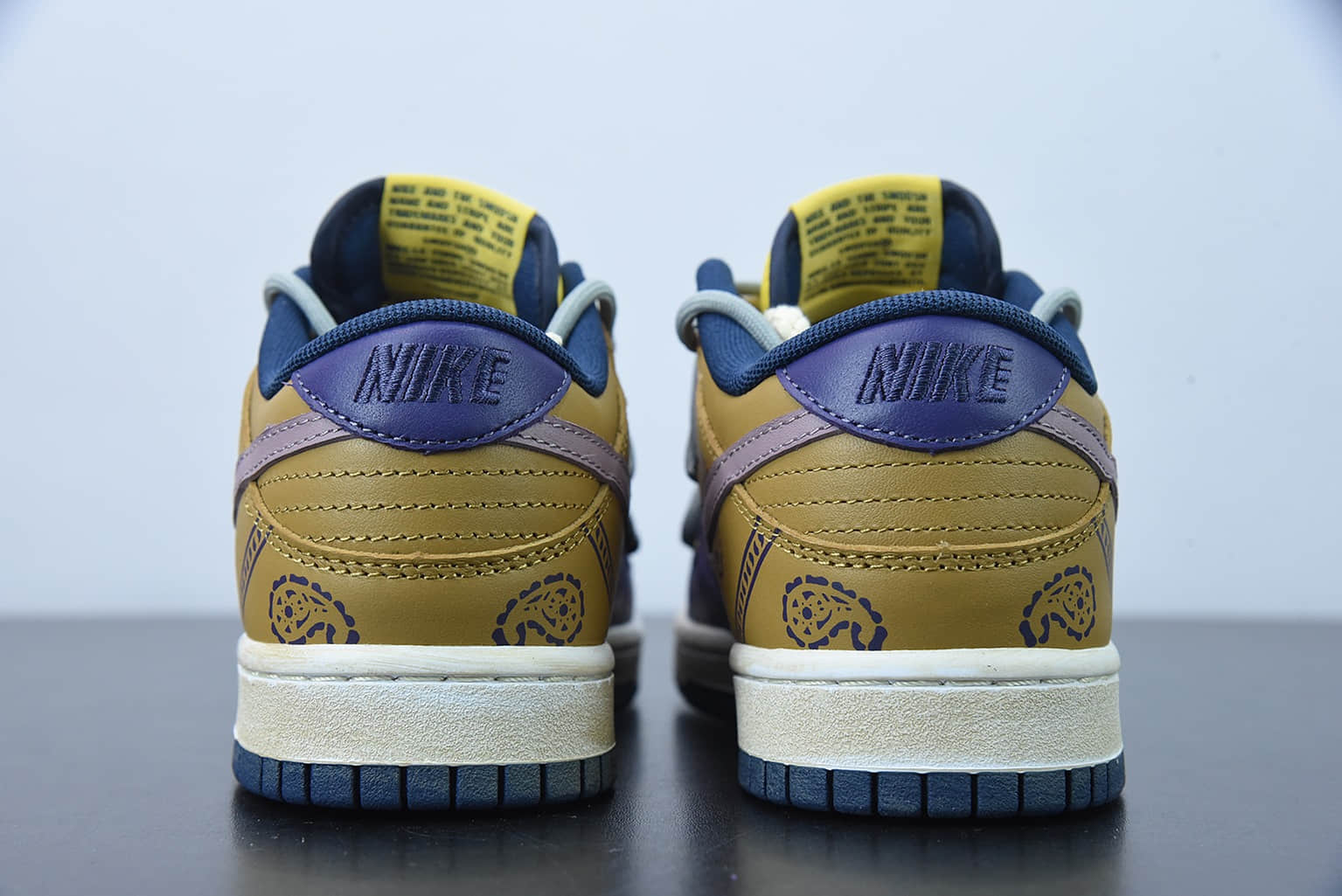 耐克 Nike Dunk Low “Retro”解构鞋带复古腰果花低帮棕色闪电紫滑板鞋纯原版本 货号：DD1391-700