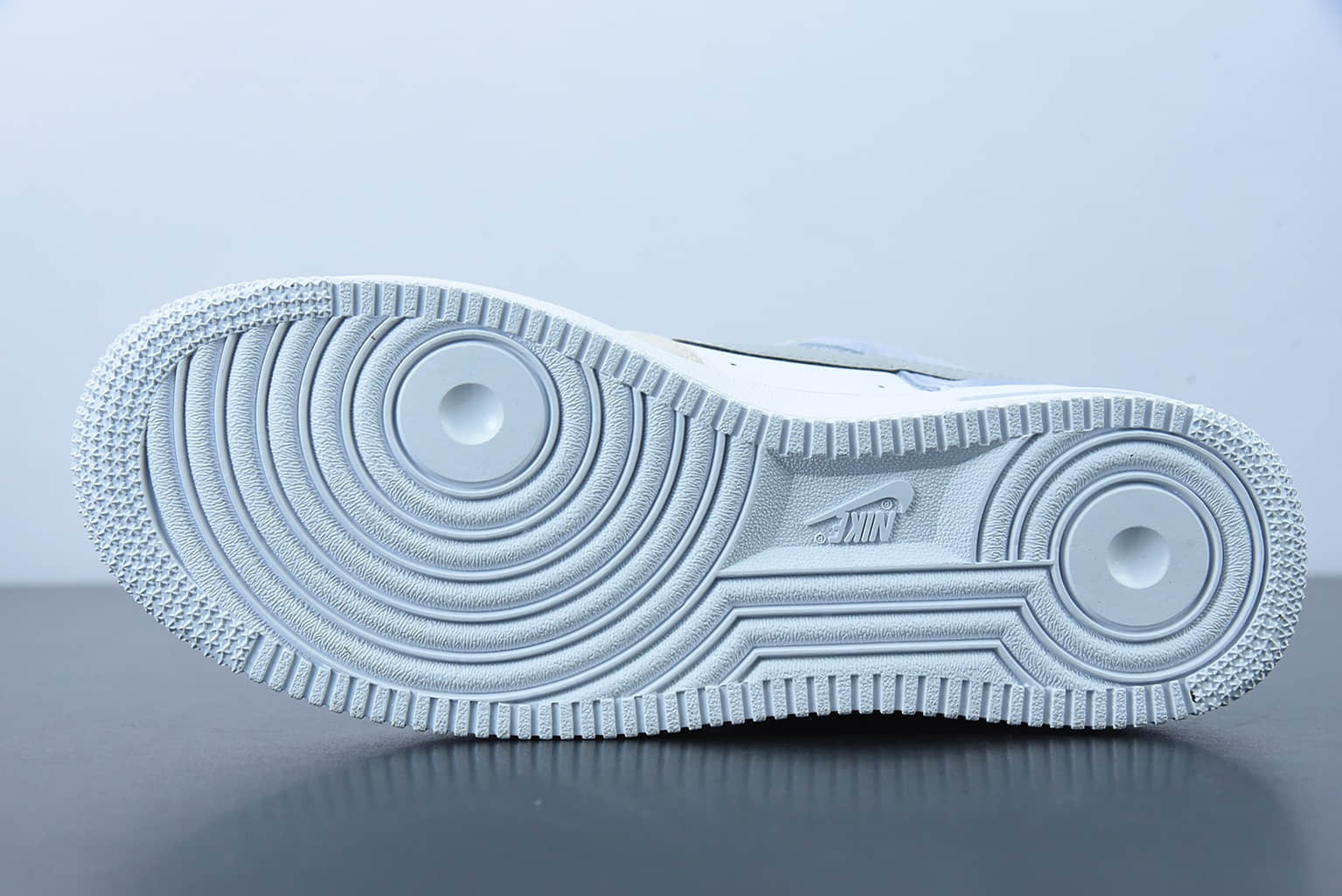 耐克Nike Air Force 1 Low 07 白灰紫配色空军一号低帮休闲板鞋纯原版本 货号：LM2033-208