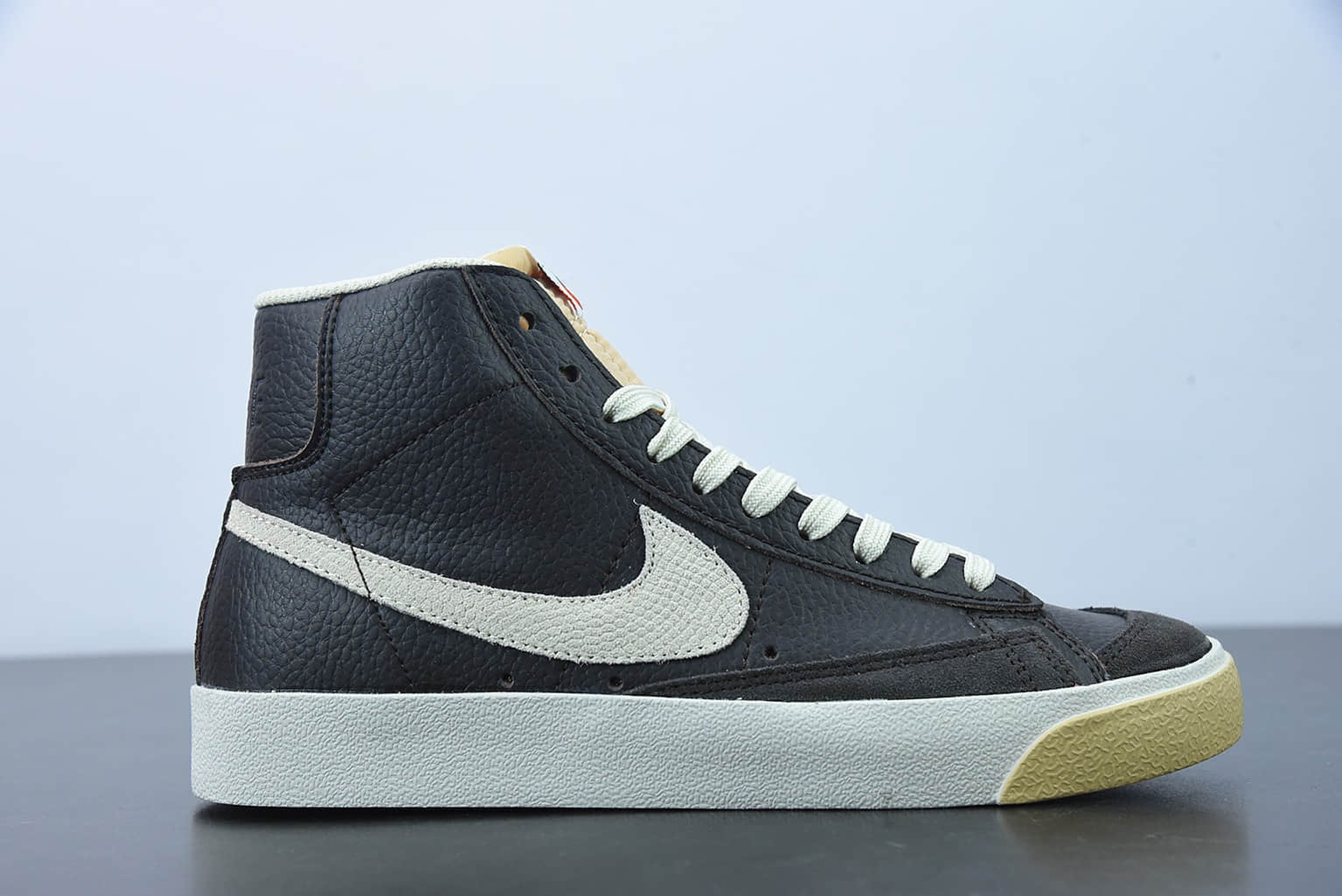 耐克Nike Blazer Mid '1977 VNTG 经典开拓者黑白高帮百搭休闲运动板鞋纯原版本 货号：DC1706-200