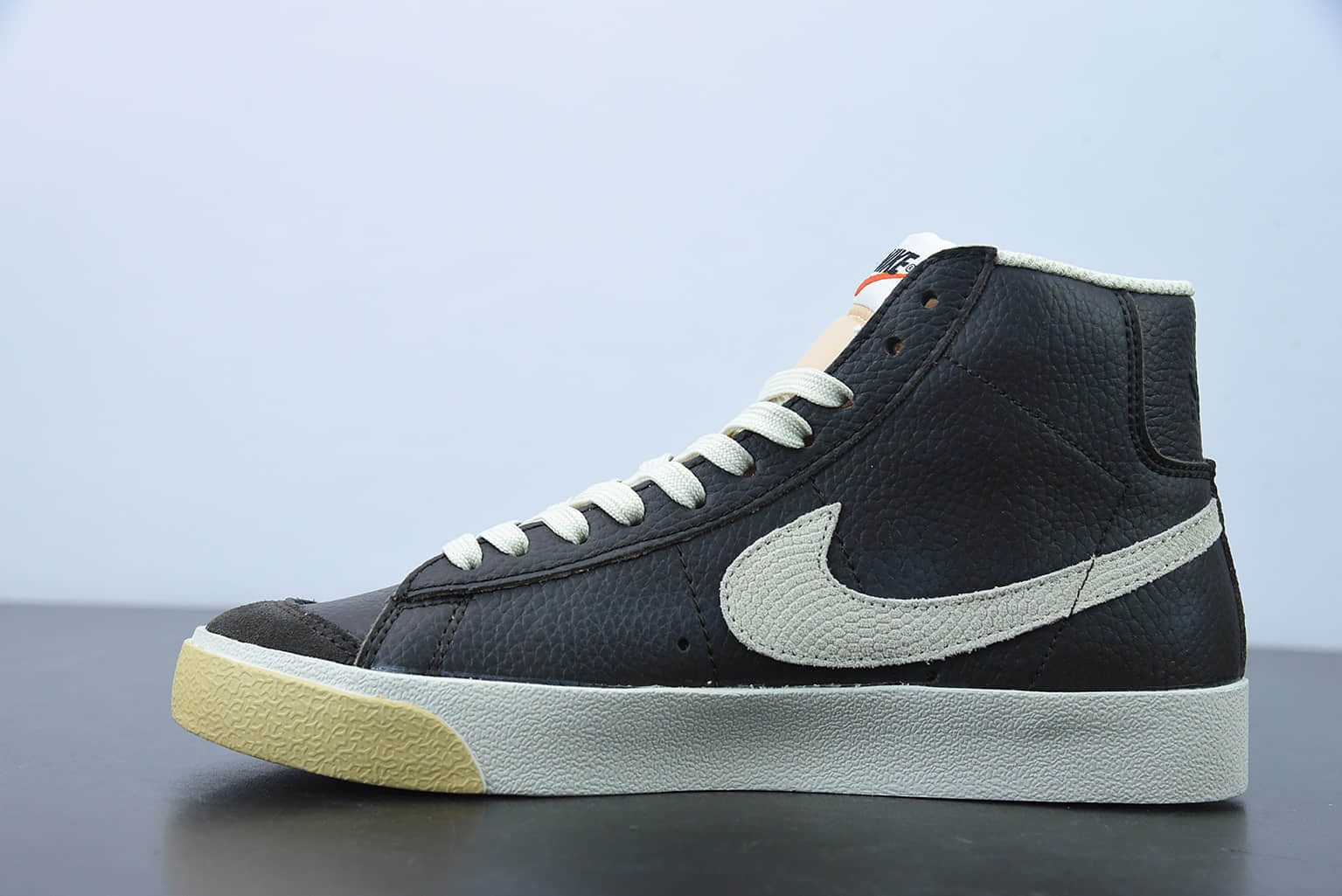 耐克Nike Blazer Mid '1977 VNTG 经典开拓者黑白高帮百搭休闲运动板鞋纯原版本 货号：DC1706-200