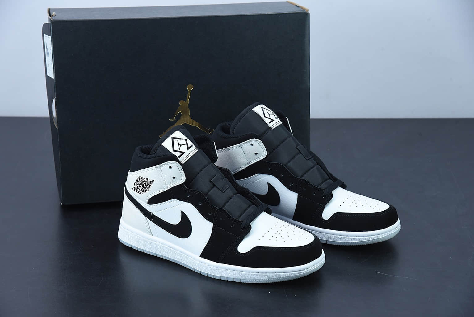 乔丹 Air Jordan 1 Mid Diamond Shorts AJ1珠光白黑熊猫中帮休闲板鞋纯原版本 货号：DH6933-100