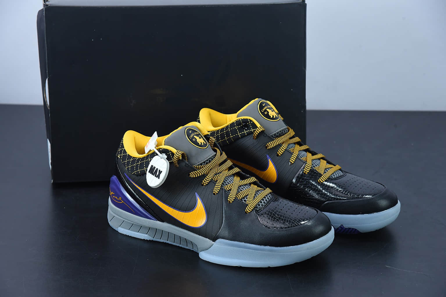 科比 Kobe Zoom Kobe 4 Protro 科比四代 “及时行乐” 低帮男子实战篮球鞋纯原版本 货号：AV6339-001